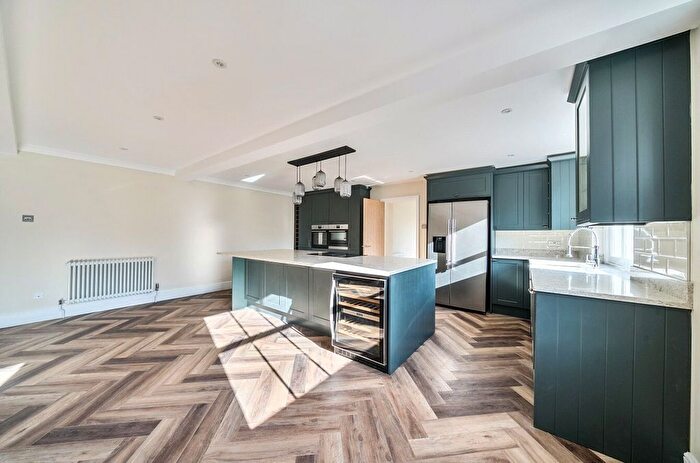 3 Bedroom Flat For Sale In Wood Lane, Beech Hill, Reading, Berkshire, RG7