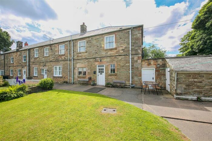 3 Bedroom End Of Terrace House For Sale In Hall Farm Cottages, Hall Drive, Sutton Scarsdale, Chesterfield, S44