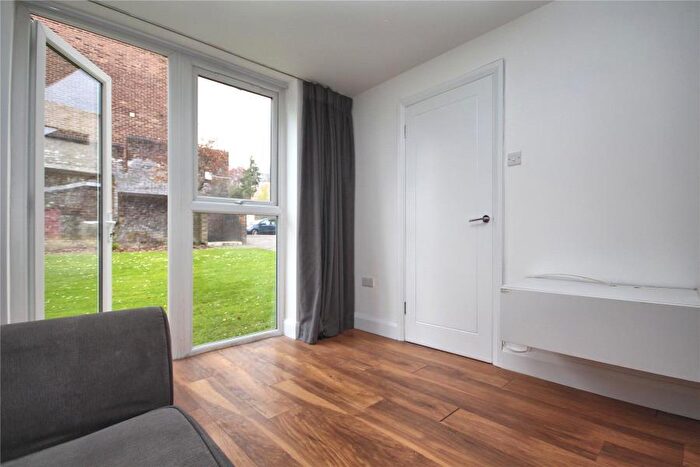 1 Bedroom Apartment To Rent In Woking, Surrey, GU22