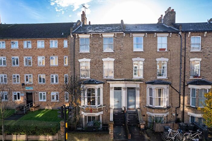 3 Bedroom Flat For Sale In Graham Road, Hackney, E8