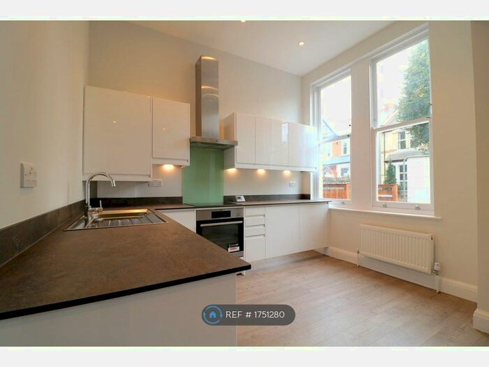 2 Bedroom Flat To Rent In Hastings Road, London, W13