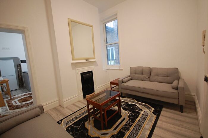 2 Bedroom Flat To Rent In Grove Park Terrace, London, W4
