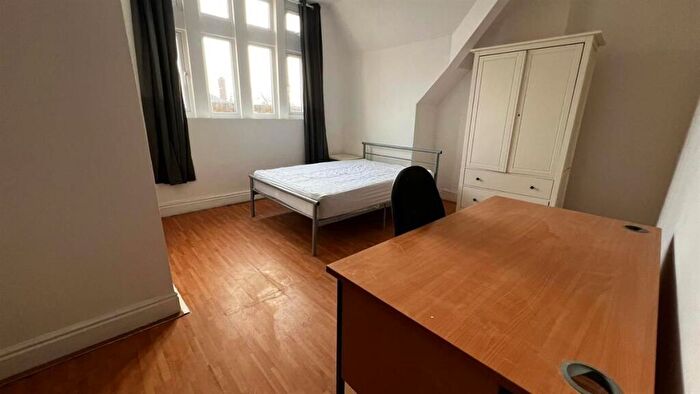 4 Bedroom Flat To Rent In A Wilmslow Road, Manchester, M14