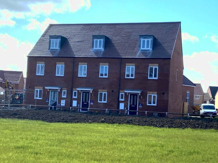 3 Bedroom Town House To Rent In Fakenham Green, Elsea Gardens, Bourne, PE10