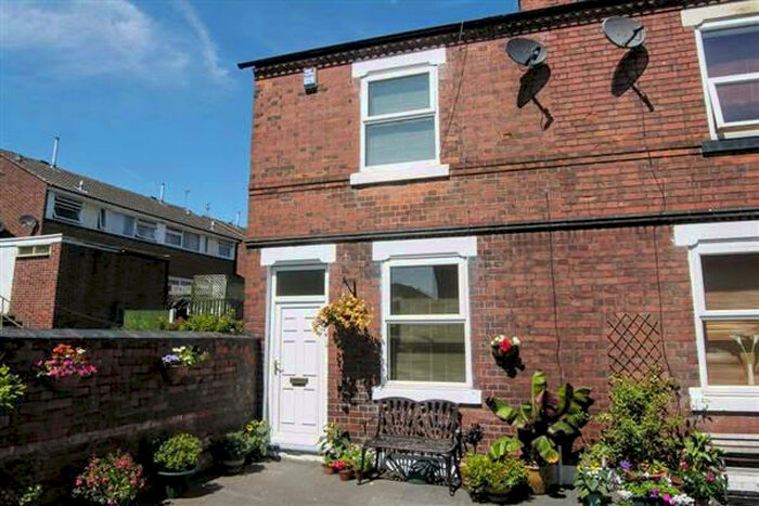 2 Bedroom Terraced House To Rent In Conisborough Terrace, Nottingham, Nottinghamshire, NG2