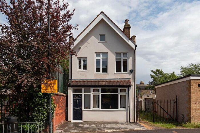 3 Bedroom Detached House For Sale In Roberts Road, Walthamstow, E17