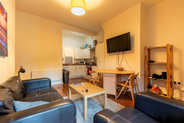 3 Bedroom Flat To Rent In £pppw - Claremont Road, Newcastle Upon Tyne, NE2