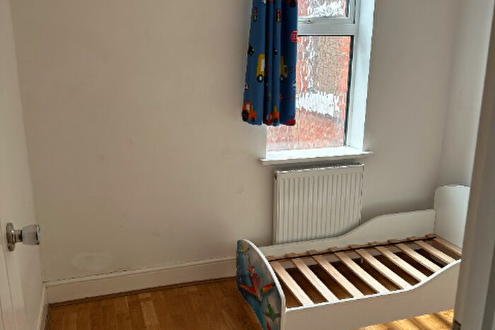 2 Bedroom Flat To Rent In Crown Terrace, Cricklewood Lane, London, NW2