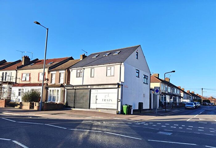 2 Bedroom Flat To Rent In Billet Road, Walthamstow, E17