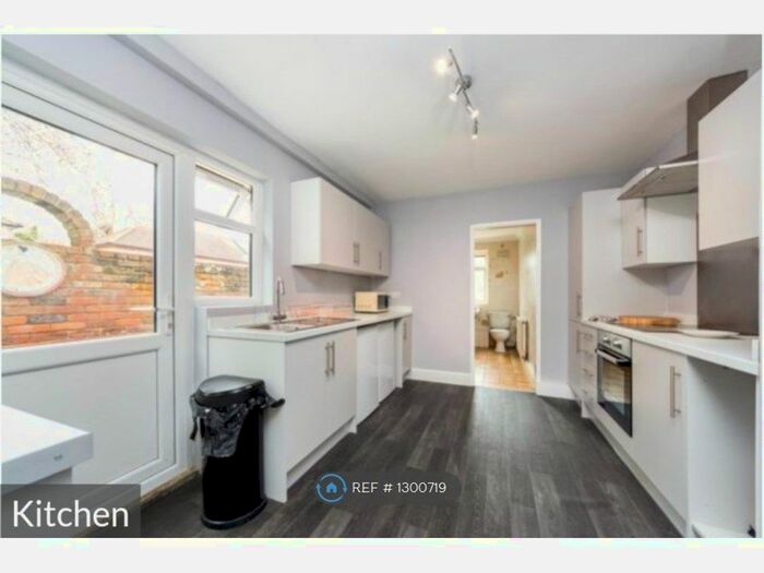 3 Bedroom Semi-Detached House To Rent In Heighton Gardens, Croydon CR0