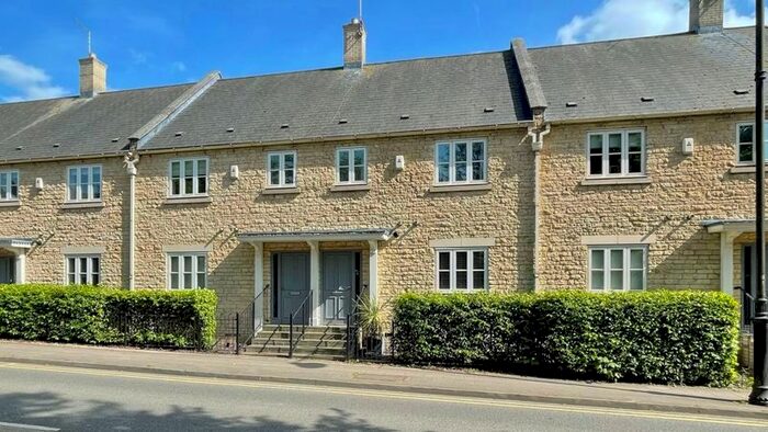 4 Bedroom Town House To Rent In Wharf Road, Stamford, PE9