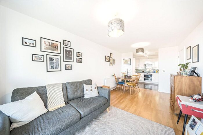 1 Bedroom Flat For Sale In Parkside Avenue, Greenwich, SE10