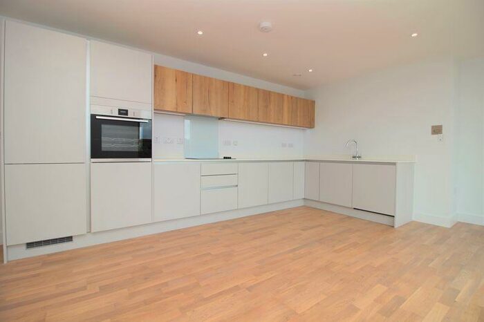 2 Bedroom Flat To Rent In Riverside View, Keynsham, BS31