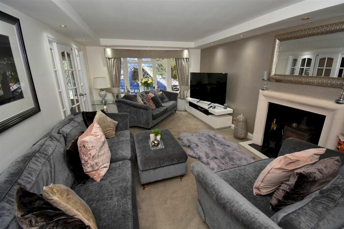 4 Bedroom Detached House For Sale In Lyndon Close, Castle Bromwich, Birmingham, B36