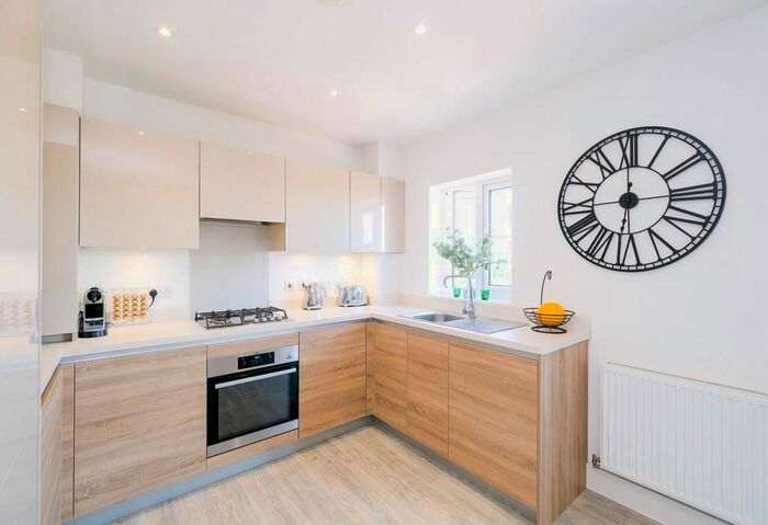 2 Bedroom Flat To Rent In Foxglove House, Oaklands Hamlet, Chigwell, IG7