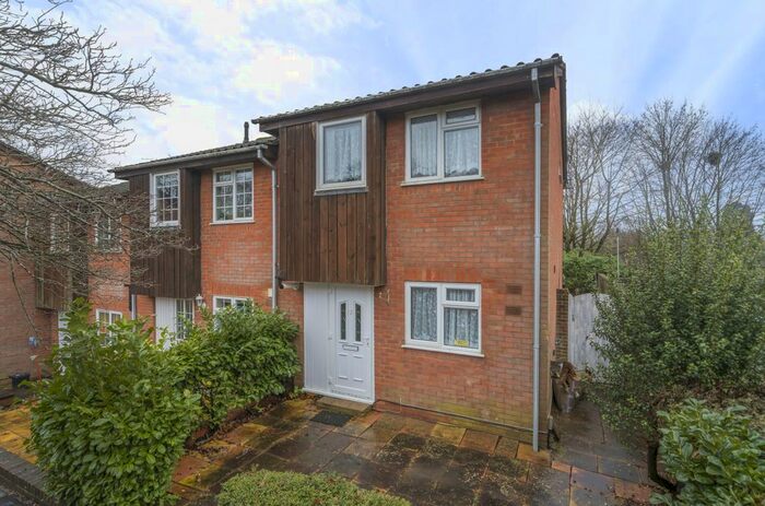 3 Bedroom End Of Terrace House To Rent In Greenham Wood, Bracknell, Berkshire, RG12