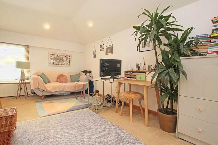 1 Bedroom Flat To Rent In Sheen Road, Richmond, TW9