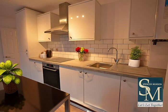 2 Bedroom Apartment To Rent In High Road, Woodford Green, IG8