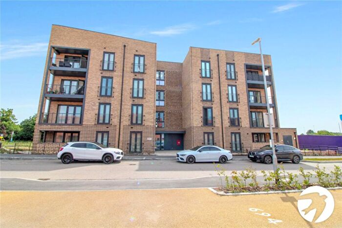 2 Bedroom Flat To Rent In Scotney Drive, Greenhithe, Kent, DA9