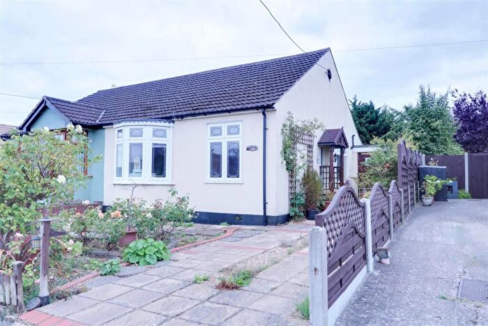 2 Bedroom Semi-Detached Bungalow For Sale In Central Avenue, Benfleet, SS7