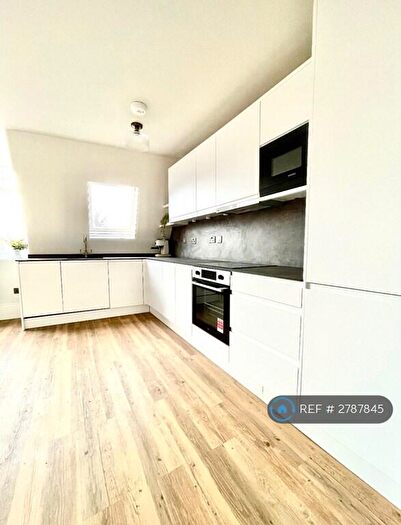 2 Bedroom Flat To Rent In Nether Street, London, N3