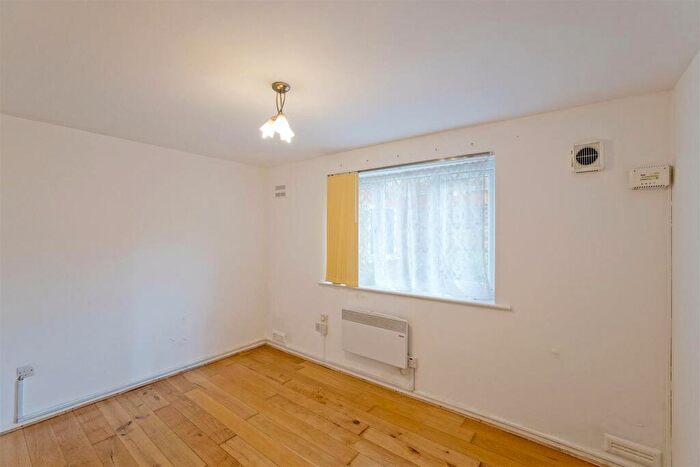 1 Bedroom Flat To Rent In Ghandi Close, Walthamstow, E17