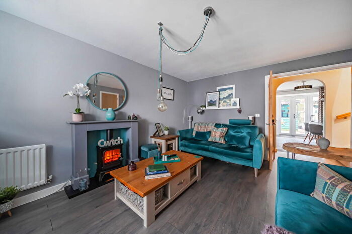 4 Bedroom Link Detached House For Sale In Avington Way, Sherfield-on-Loddon, RG27