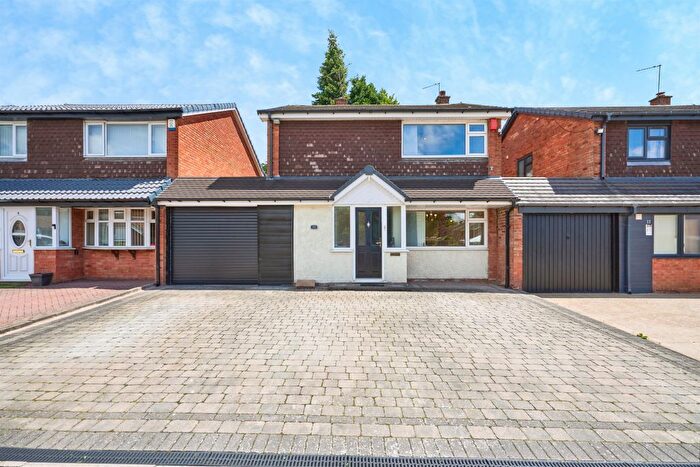 4 Bedroom Link Detached House For Sale In Ravensdale Gardens, Walsall, WS5
