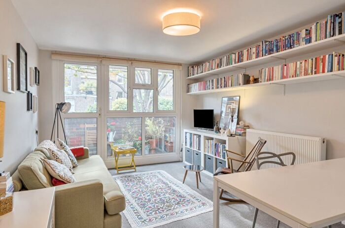 1 Bedroom Flat For Sale In Mowatt Close, London, N19
