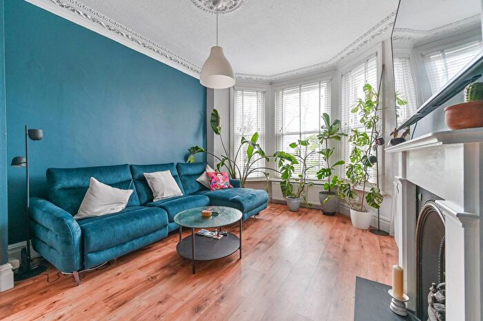 2 Bedroom Flat For Sale In Beulah Hill, Upper Norwood, London, SE19