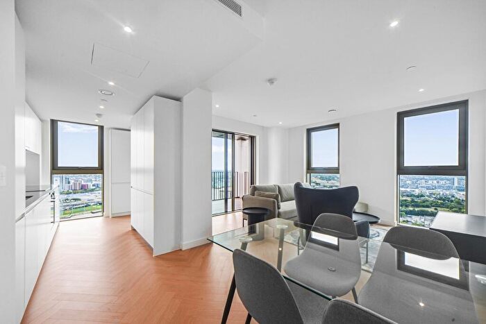 3 Bedroom Apartment To Rent In One Thames Quay, Marsh Wall, E14