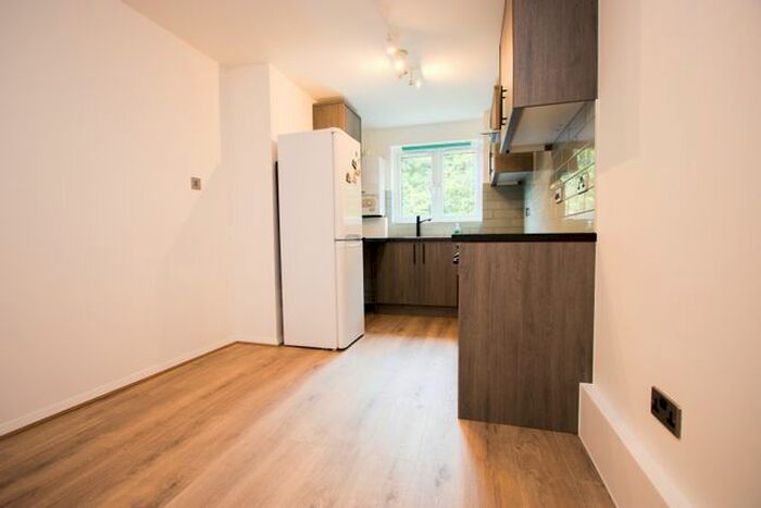 1 Bedroom Flat To Rent In Streamside Close, London, N9