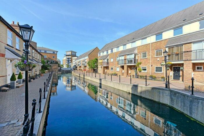 4 Bedroom End Of Terrace House To Rent In Albert Mews, London, E14