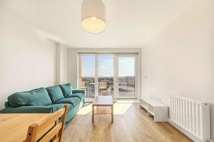 2 Bedroom Flat To Rent In Chailey Place, Hayes, UB3