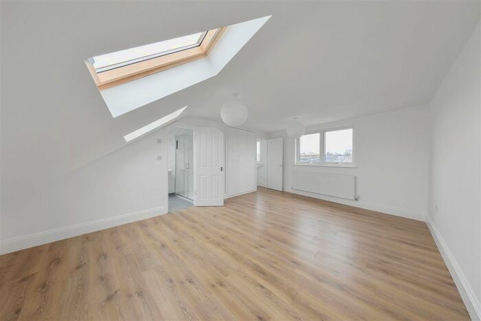 2 Bedroom Flat To Rent In Hoe Street, London, E17