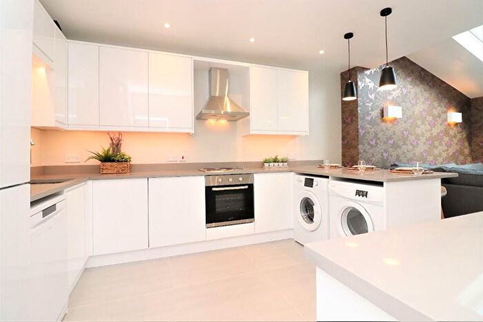 6 Bedroom House To Rent In Sherborne Road, SO17