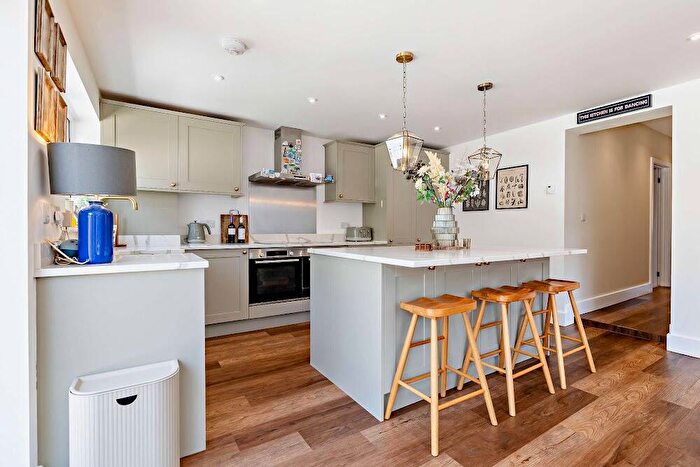 3 Bedroom Detached Bungalow For Sale In Broadstone, Poole, BH18 - Photo 11