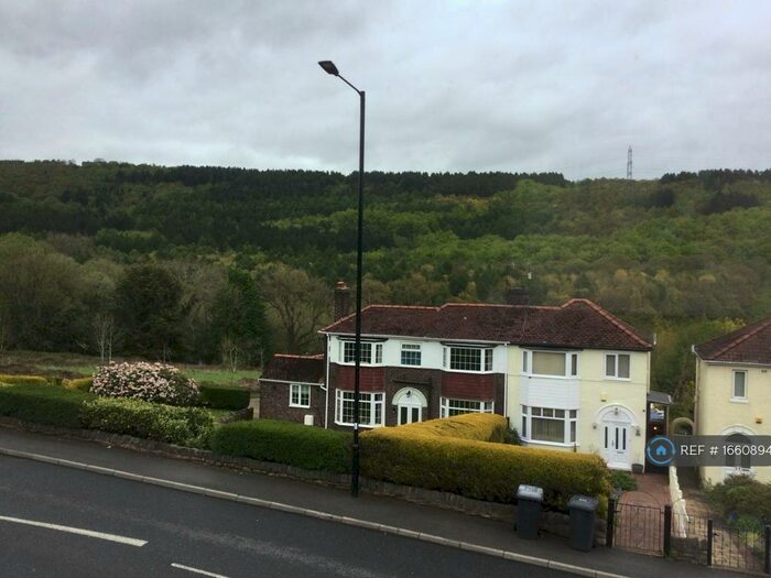 3 Bedroom Semi-Detached House To Rent In Brightholmlee Court, Wharncliffe Side, Sheffield, S35