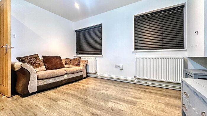 2 Bedroom Apartment To Rent In Tudor Street, Cardiff, CF11