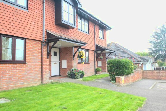 2 Bedroom Flat To Rent In Old Farm Court, Perry Street, Billericay, CM12