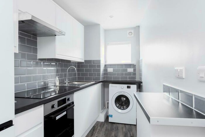 1 Bedroom Apartment To Rent In Alden Crescent, Headington, OX3