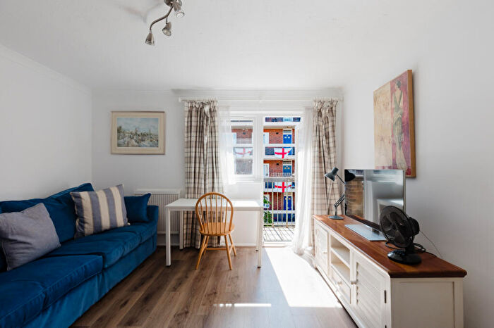 1 Bedroom Flat To Rent In Wesley Close, SE17