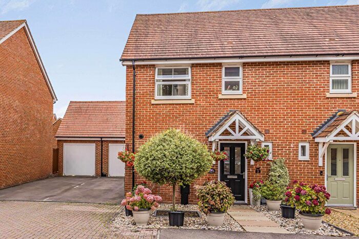 3 Bedroom Semi-Detached House For Sale In Brushwood Grove, Emsworth, PO10