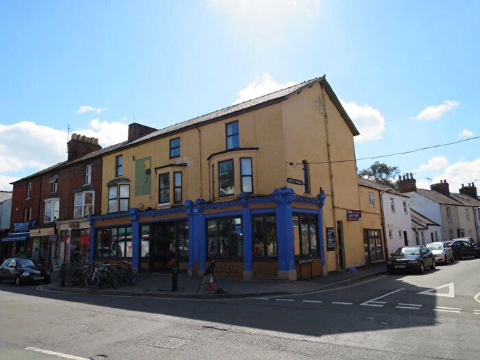 3 Bedroom Flat To Rent In Cowley Road, OX4