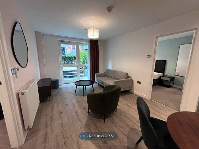 2 Bedroom Flat To Rent In Brickfield Street, Salford, M5