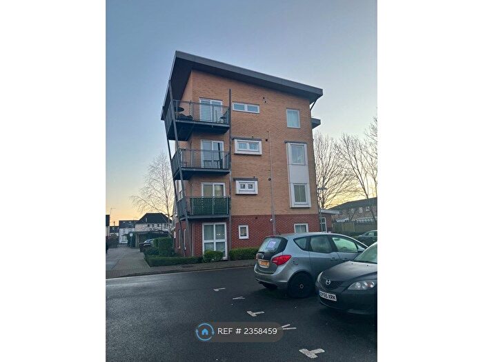 2 Bedroom Flat To Rent In Whitehall Close, Borehamwood, WD6
