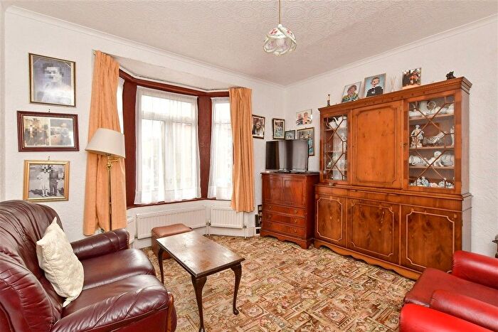 3 Bedroom Semi-detached House For Sale In Petlands Road, Haywards Heath, West Sussex, RH16