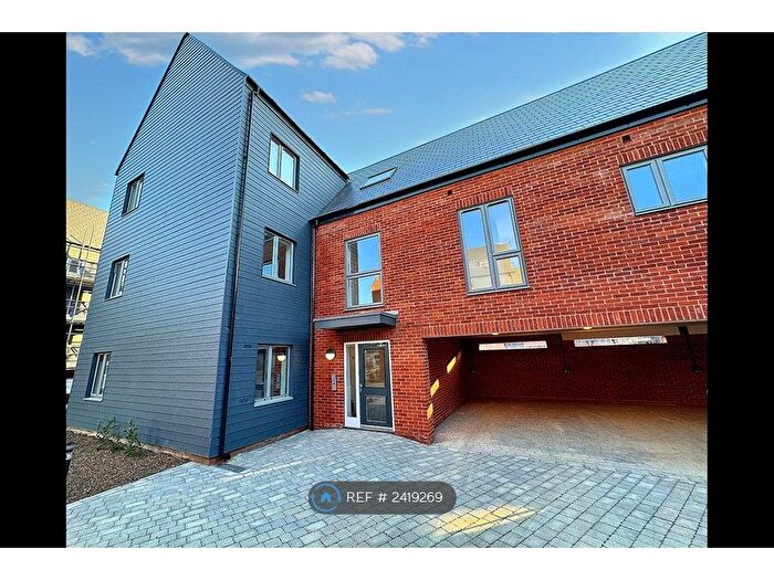 2 Bedroom Flat To Rent In Springfield, Chelmsford, CM1