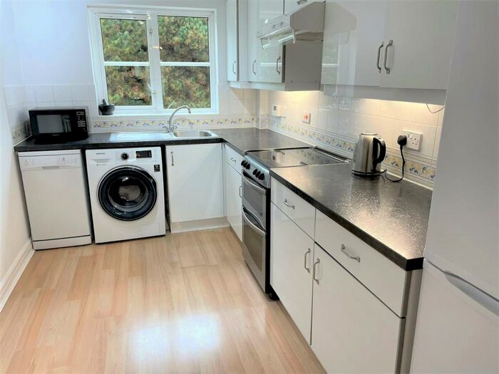 2 Bedroom Flat To Rent In Summerfield Court, Wilmslow, SK9