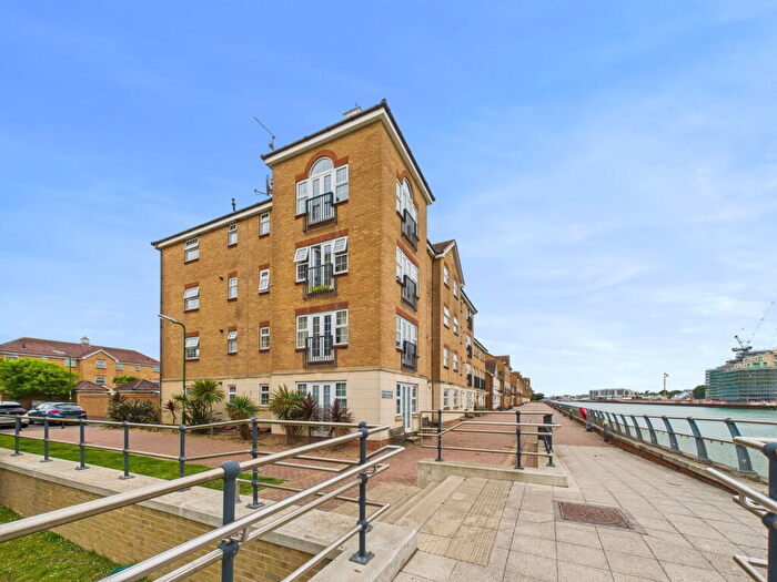2 Bedroom Flat For Sale In Hancock Way, Shoreham By Sea, BN43
